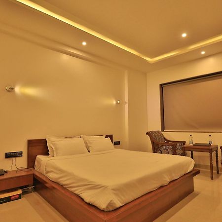 Hotel Tania Searock Daman Exterior photo